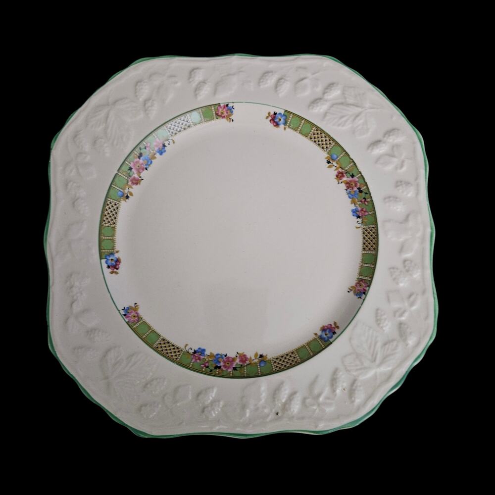 English Brambleberry Dinner Plates Set 2 Embossed Floral Green Trim
